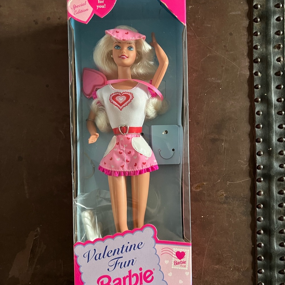 NIB Valentine 💌 Fun Special Edition Barbie from 1994